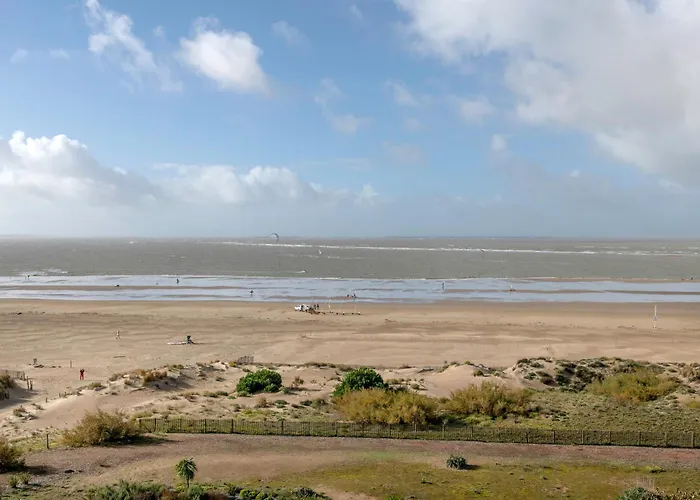 Apartamento Appart-patio Centre-ville à 100m De La Saint-Brévin-lʼOcéan